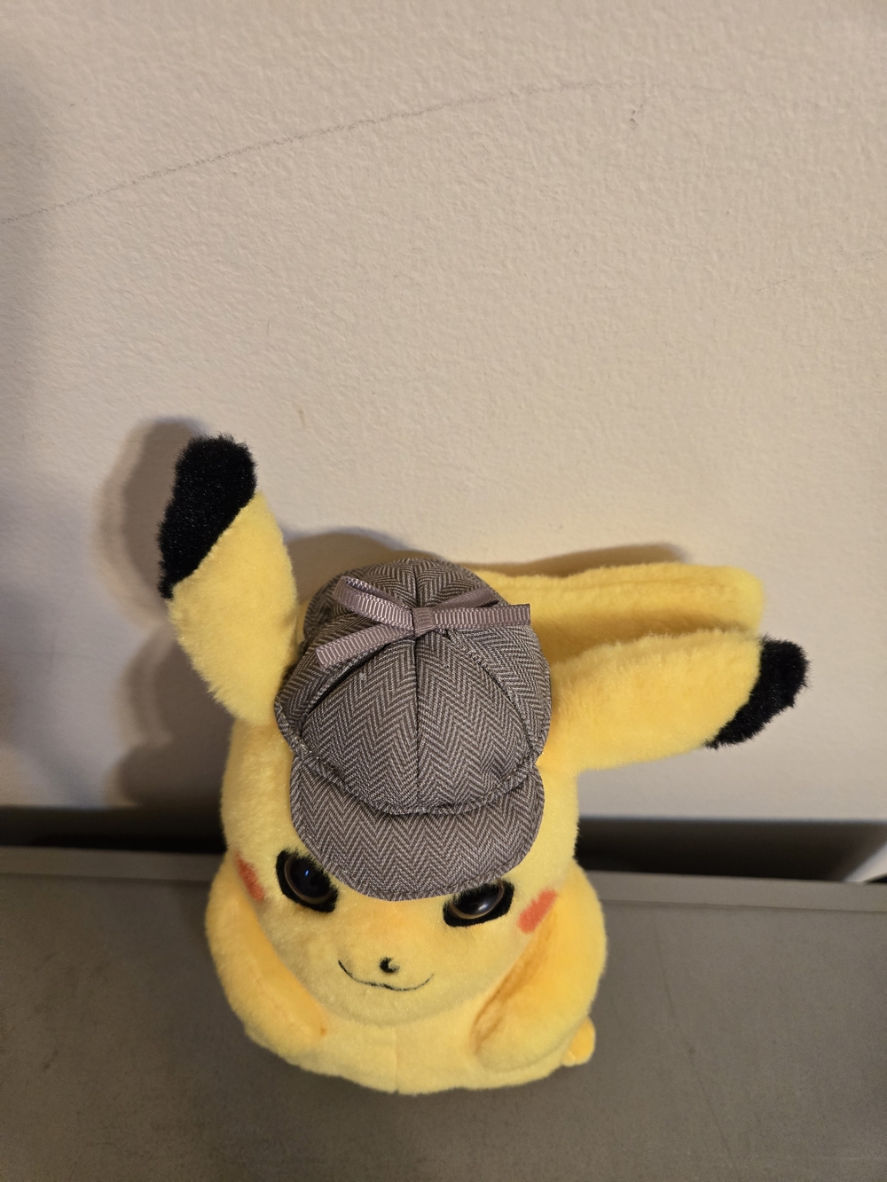 Pokémon Detective Pikachu 9" Plush Toy - Picture 5 of 6